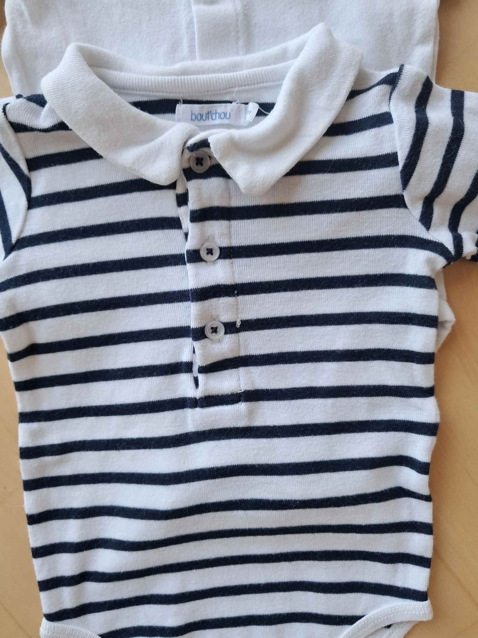 Lot size 6 months of 4 bodysuits – photo 9